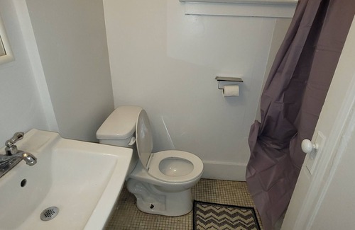 South Central Apartment | Cozy 1 bedroom apartment with Wi-Fi
