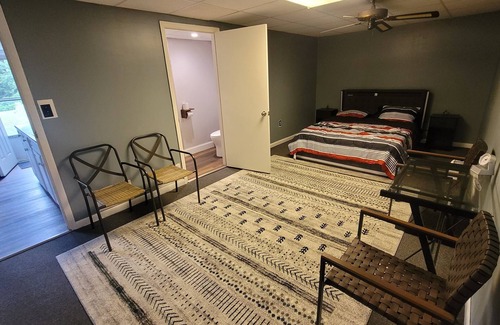 Bethany Apartment | Cozy 1-bedroom apartment with WiFi, Central AC in welcoming Bethany