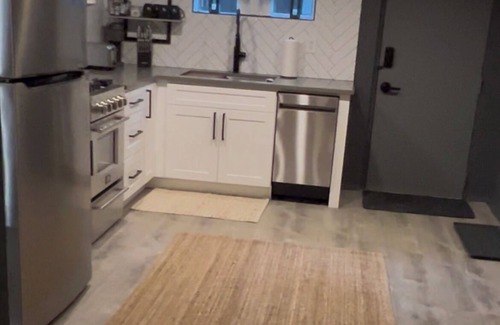 Highline Apartment | Cozy 1-bedroom apartment in beautiful Seattle, basic amenities & paid utilities