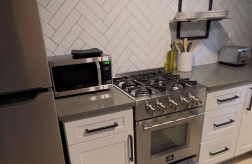 Highline Apartment | Cozy 1-bedroom apartment in beautiful Seattle, basic amenities & paid utilities