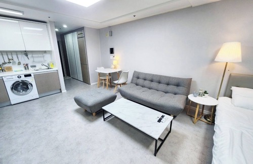 COEX Apartment | "Cozy 1-bedroom apartment in wonderful Seoul with WiFi, AC"