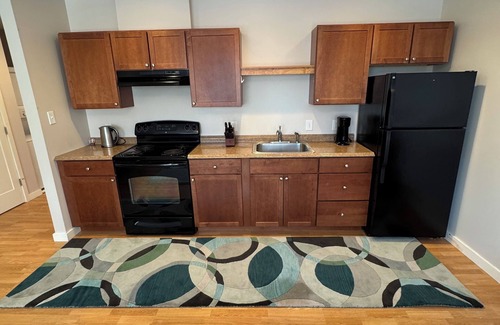 Amherst Center Apartment | Cozy 1-bedroom Apt. in enjoyable Amherst with Full Kitchen. Close to Colleges.