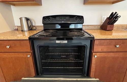 Amherst Center Apartment | Cozy 1-bedroom Apt. in enjoyable Amherst with Full Kitchen. Close to Colleges.