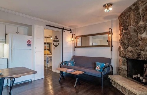 Lake Ozark Condo | Cozy 1-bedroom condo in Lake Ozark. On the lake at the prime location of the 4MM