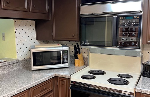 Mission Condo | Cozy 1-bedroom condo with WiFi, AC in amazing Mission