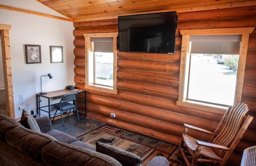 Bonners Ferry House | Cozy 1-Bedroom Log Cabin with Full Kitchen & Wi-Fi | Bonners Ferry, Idaho Retreat