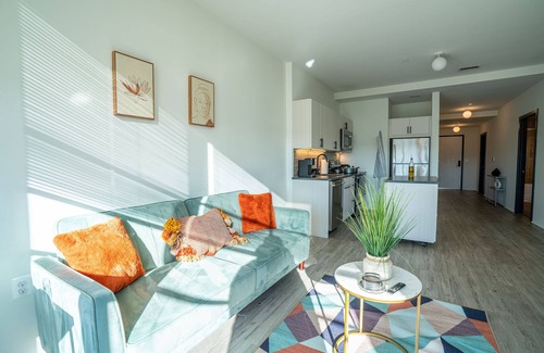 Eisenhower East Apartment | Cozy 1-Bedroom w/FREE Parking/RooftopPool/Doggy Park