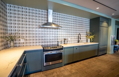 Eisenhower East Apartment | Cozy 1-Bedroom w/FREE Parking/RooftopPool/Doggy Park