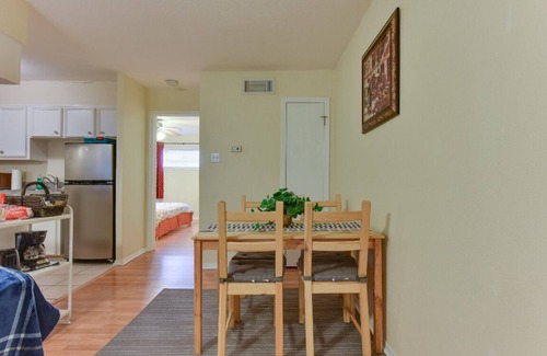South Lamar Condo | Cozy 1 BR 1 BA South Lamar District