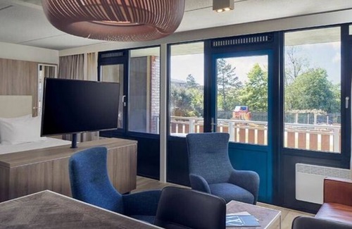 Nes Hotel | Cozy 1 King + Bunk | Heated Pool & Playground | Near Nes Beach