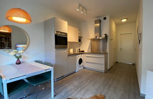 De Kaaien Apartment | Cozy 1BR City Centre Near Meir Shopping by Oneluxstay