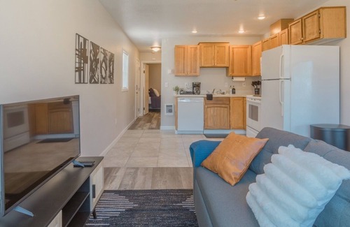 Forest Grove House | Cozy 1BR Near Downtown FG & Pacific University