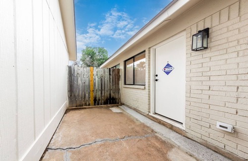 Sweetbriar House | Cozy 2 BD South Austin Stay, 8 min to South Congress Restaurants
