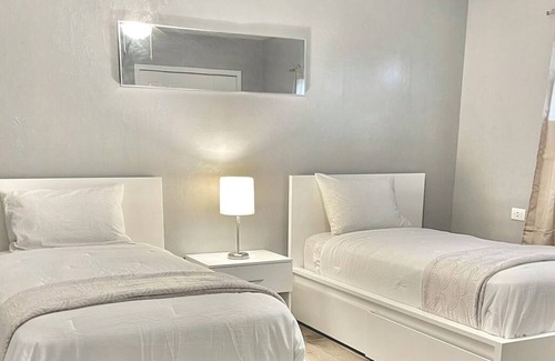 San Carlos Park House | Cozy 2-Bed 1-bath; fits 7-people near Gulf Coast TownCenter, mini golf, beach