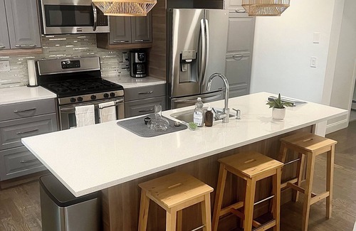 Upham's Corner Condo | Cozy 2 Bed Condo with 2 Parking Spots and Washer-Dryer