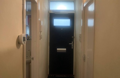 Hammersmith Broadway Apartment | Cozy 2-bed flat 2 mins from Hammersmith St.