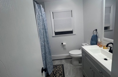 Tarrytown House | Cozy 2 Bedroom 1 bath, walking distance from Metro North.