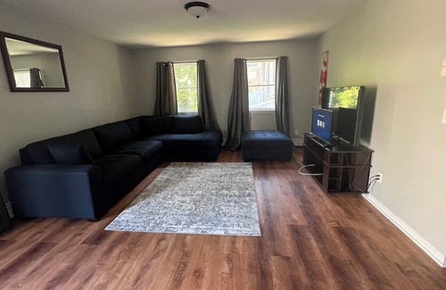 Tarrytown House | Cozy 2 Bedroom 1 bath, walking distance from Metro North.