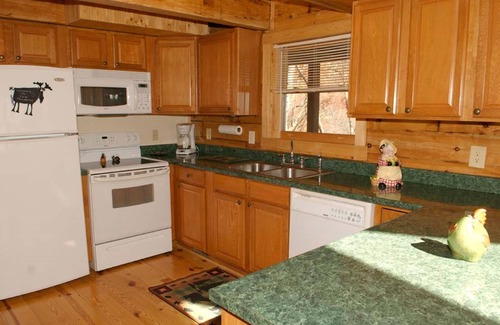 Maggie Valley Cabin | Cozy 2 Bedroom 2 Bath Log Cabin-Pet Friendly, Fenced Yard, Views & Firepit