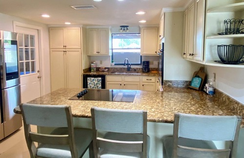 Bayonet Point House | Cozy 2-bedroom 2-bath family-friendly house in charming Port Richey