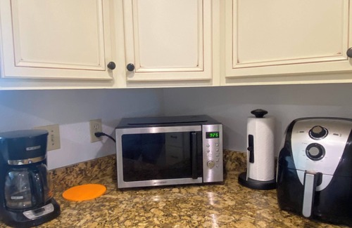 Bayonet Point House | Cozy 2-bedroom 2-bath family-friendly house in charming Port Richey