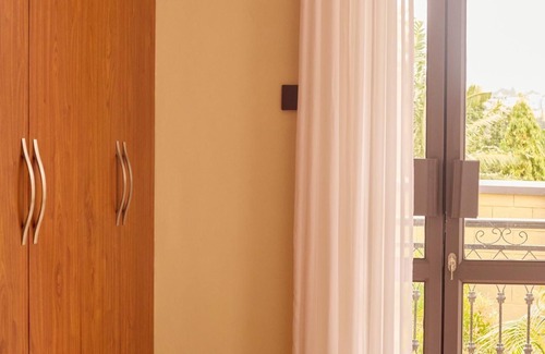 Lubowa Apartment | Cozy 2-bedroom apartment in welcoming Bwebajja Dundu with WiFi, AC - 004