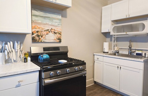 Utica Apartment | Cozy 2-Bedroom Apartment with Office Space Near Wynn Hospital & Utica University