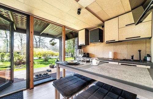 Pringi House | Cozy 2-bedroom cabin with a garden and a hot tube