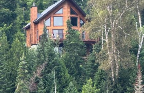 Entrelacs Ski Chalet | Cozy 2-bedroom chalet in enjoyable Entrelacs with WiFi