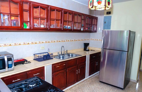 Bani Ski Chalet | Cozy 2-bedroom chalet in delightful Baní with WiFi, AC