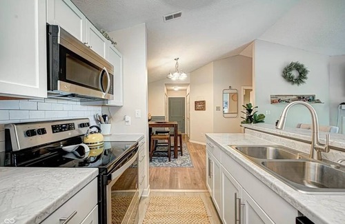 Pike Condo | Cozy 2-bedroom,Close to Indy 500, International Airport, Bolt yard,Colt Stadium