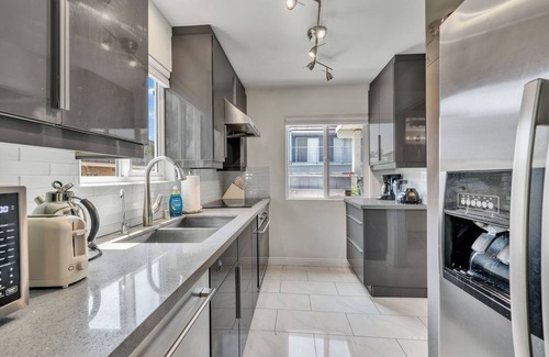 Arcadia Condo | Cozy 2-bedroom condo|Garden Retreat on Arcadia Ave|Flex-Lease for Family #42408