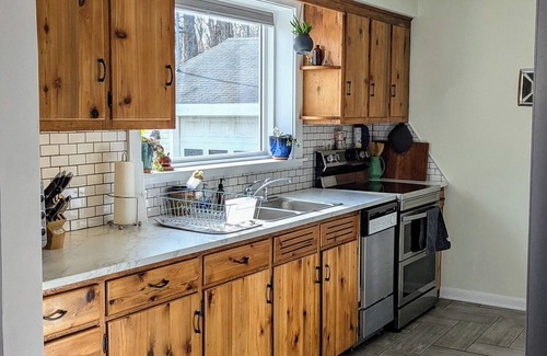 Quakertown Cottage | Cozy 2-bedroom cottage mins from Lake Nockamixon and Lake Towhee.