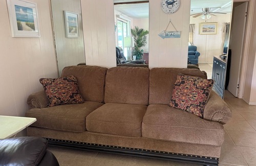 Vero Beach House | Cozy 2-bedroom double-wide home in charming Vero Beach with AC