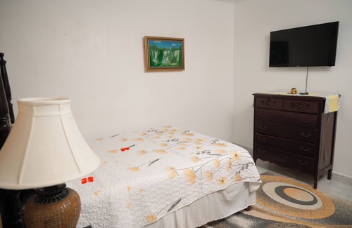 St. Ann's Bay House | Cozy 2-bedroom house in phenomenal St. Ann Parish with AC, WiFi