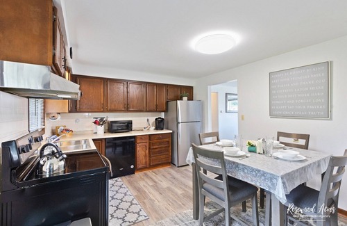 Bourbonnais House | Cozy 2 bedroom home steps from ONU W/King bed & fenced in back yard.