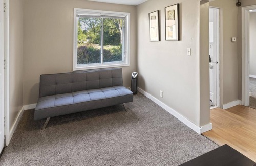Pontiac House | Cozy 2 Bedroom Home