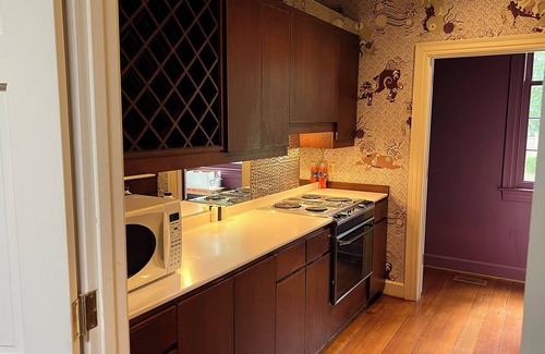 Goldsboro House | Cozy 2 Bedroom Luxury stay at the W. Wing of an astonishing majestic home