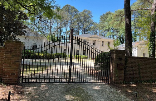 Goldsboro House | Cozy 2 Bedroom Luxury stay at the W. Wing of an astonishing majestic home