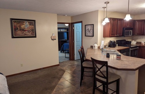 Geneva House | Cozy 2 bedroom on 25 wooded acres. 15 Minutes from Geneva on the lake