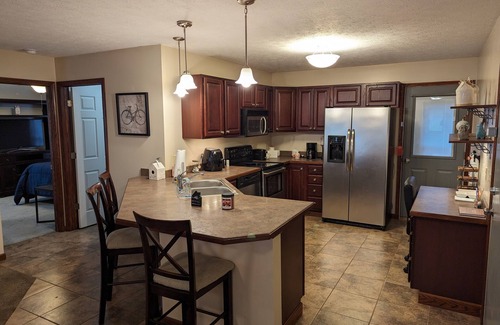 Geneva House | Cozy 2 bedroom on 25 wooded acres. 15 Minutes from Geneva on the lake