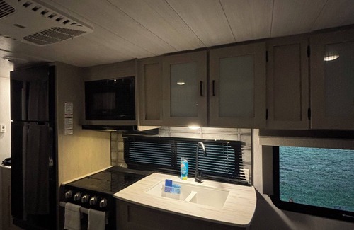 Islote House | Cozy 2-bedroom RV in amazing Islote with AC