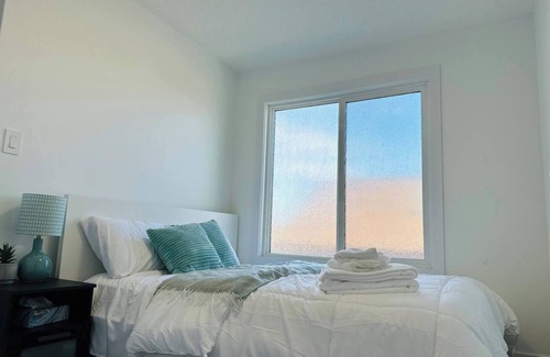 Southeast Edmonton House | Cozy 2 bedroom suite | Pet Friendly | Garage
