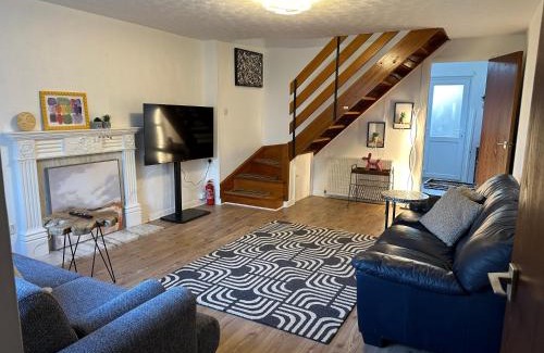 Liberton Apartment | Cozy 2 bedrooms with private parking space and garden
