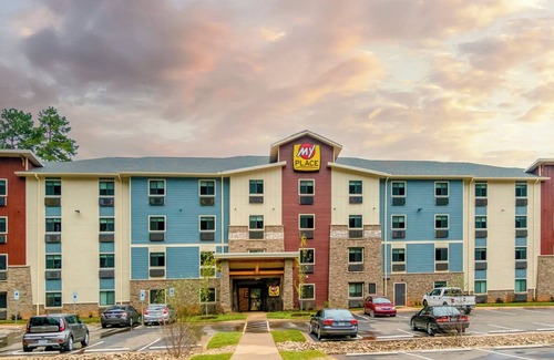 Huntersville Hotel | Cozy 2 queen hotel in delightful Huntersville up to 4 people