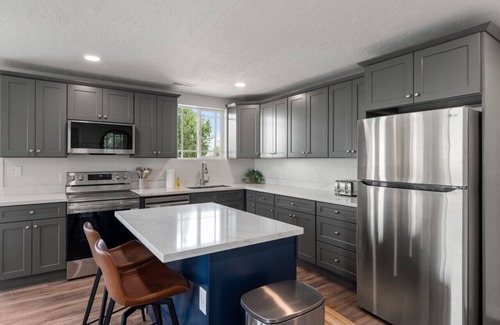 St. Charles Apartment | Cozy 2B/2B condo near Bear Lake