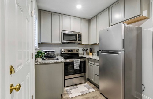 Covington Apartment | Cozy 2Bed 1Bath Property Near Downtown Covington and St. Tammany Hospital