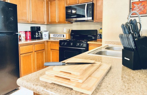 Enterprise Apartment | Cozy 2Bed 2Bath Pool Spa Gym Jogging Trails Sleeps 8