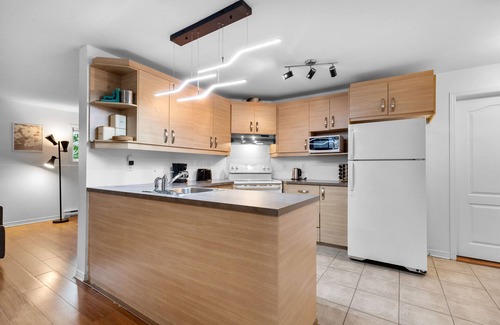 Brossard Apartment | Cozy 2BR Apt in DIX30 Close 2 DT