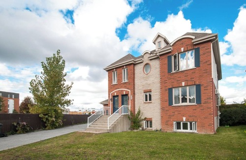 Brossard Apartment | Cozy 2BR Apt in DIX30 Close 2 DT